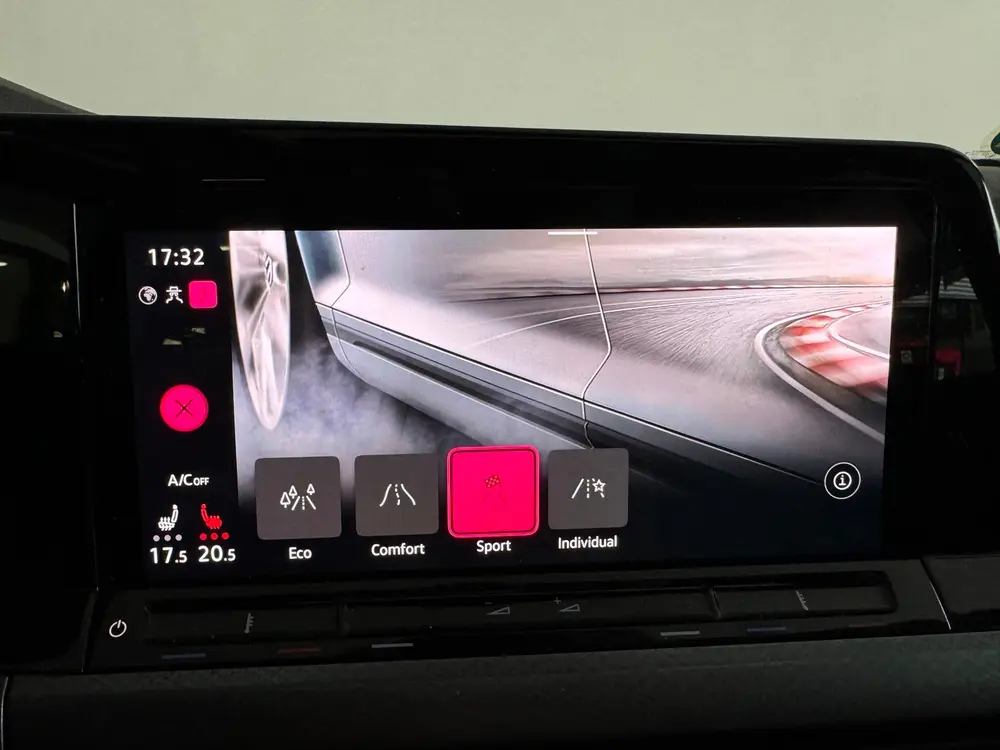 Volkswagen Golf 2.0 TDI R-Line Pano|Camera|Stoelverwarming|S uit 2022, foto 19