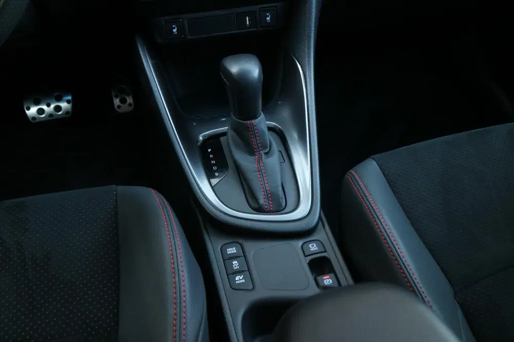 Toyota Yaris 1.5 Hybrid GR Sport uit 2022, foto 15