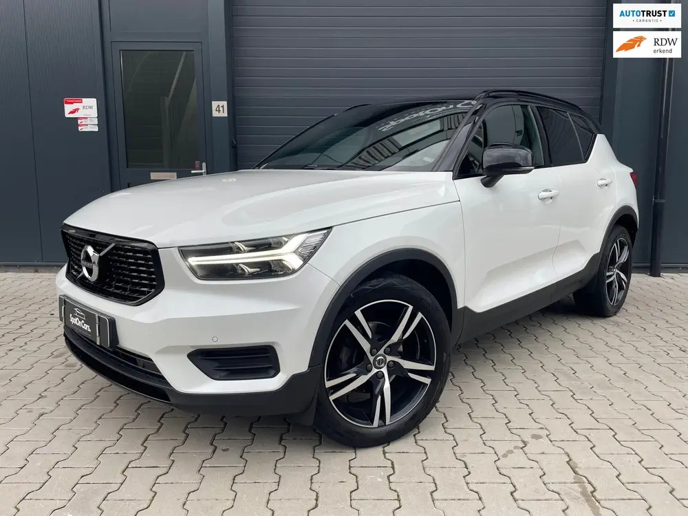 Volvo XC40 1.5 T3 R-Design PANO CAMERA LED KEYLESS uit 2019