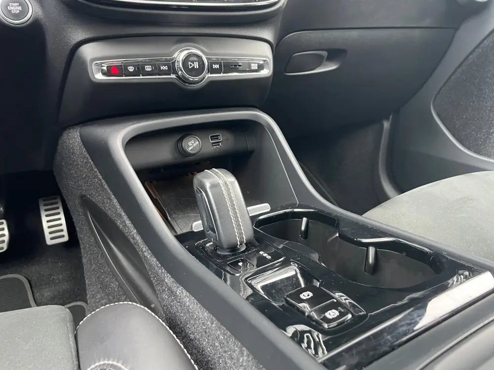 Volvo XC40 1.5 T3 R-Design PANO CAMERA LED KEYLESS uit 2019, foto 18