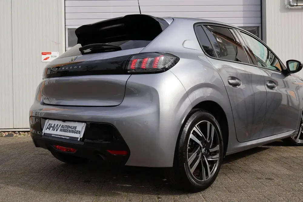 Peugeot 208 uit 2020, foto 10