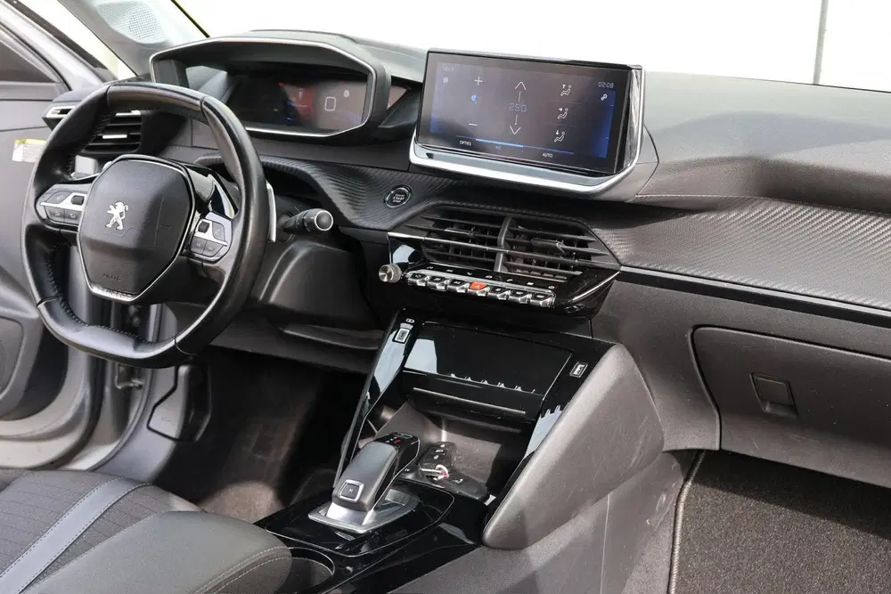 Peugeot 208 uit 2020, foto 12
