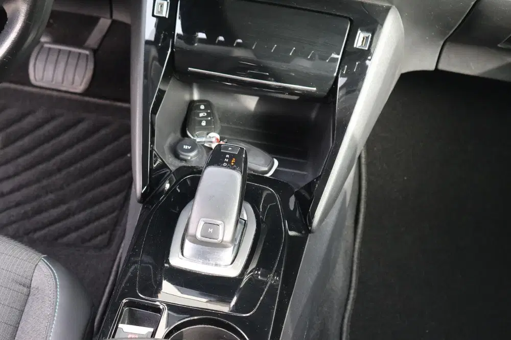 Peugeot 208 uit 2020, foto 17