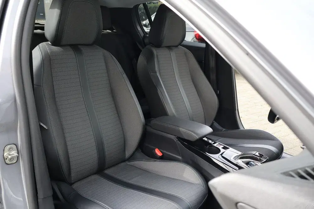 Peugeot 208 uit 2020, foto 18