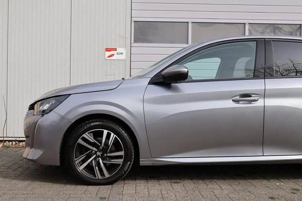 Peugeot 208 uit 2020, foto 6