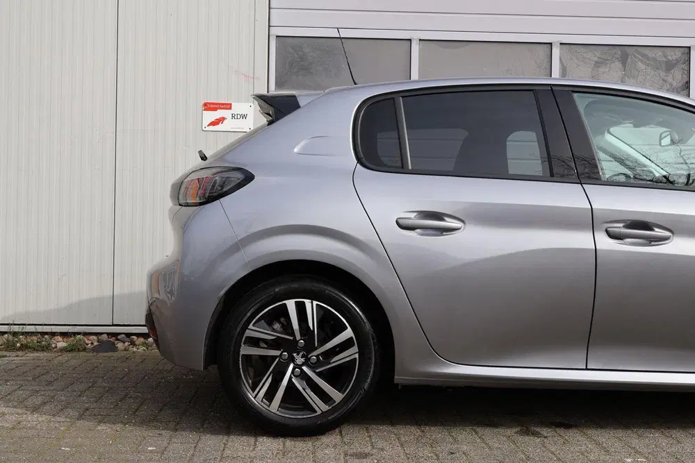 Peugeot 208 uit 2020, foto 7