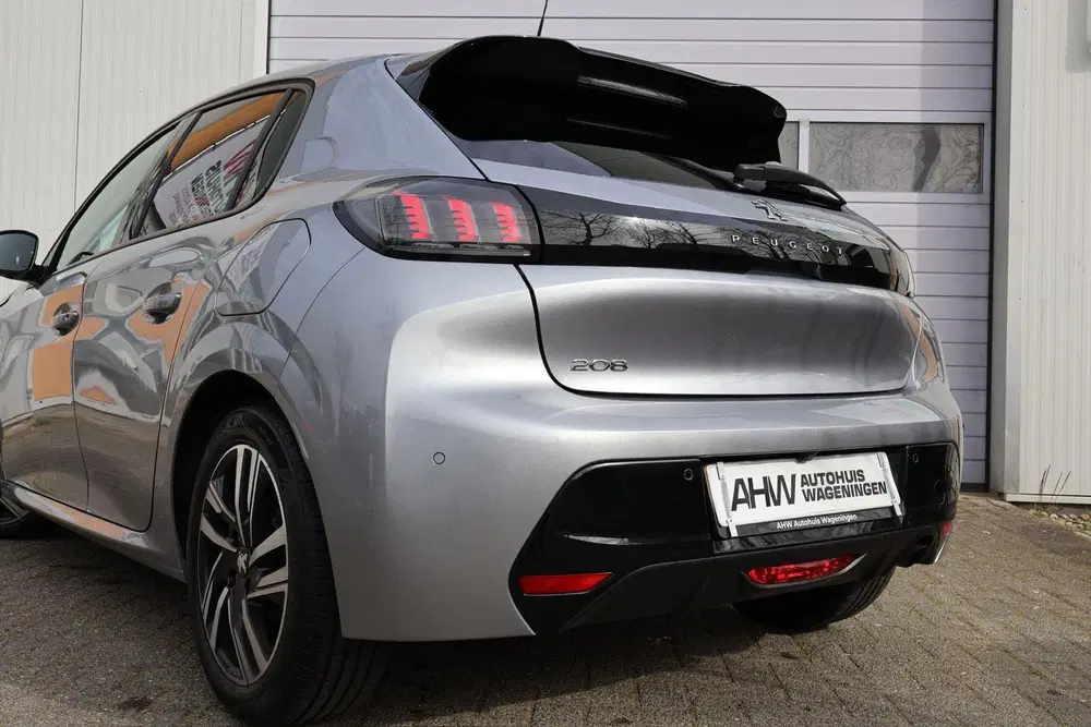 Peugeot 208 uit 2020, foto 8