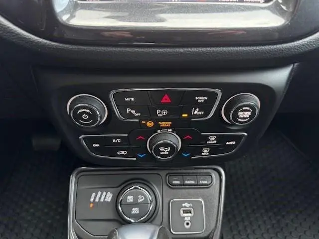 Jeep Compass 4xe 240 Plug-in Hybrid 180PK TRAILHAWK/PANO/LEE uit 2021, foto 17