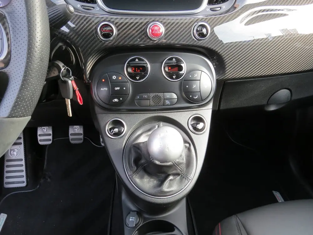 Abarth 500 1.4 595 70th Anniversary*Akra *Pano* 210 pK vol uit 2020, foto 20
