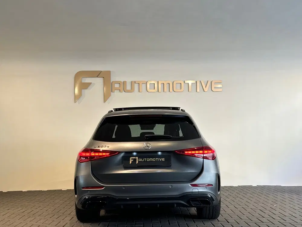 Mercedes-Benz C-Klasse 300 e AMG Pano uit 2023, foto 11