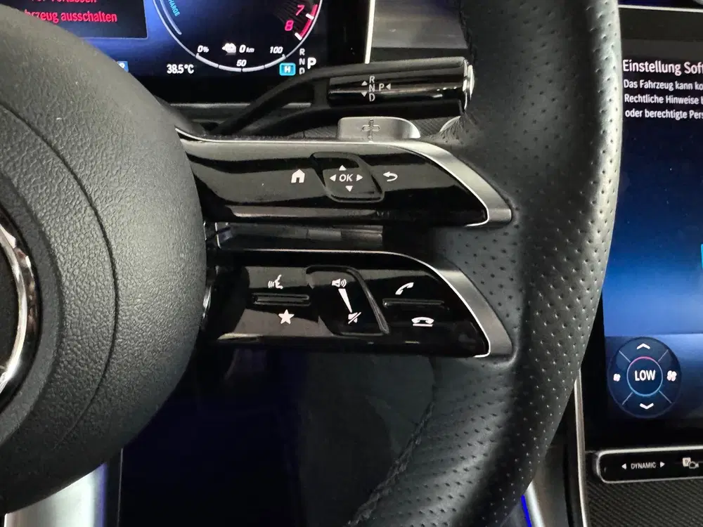 Mercedes-Benz C-Klasse 300 e AMG Pano uit 2023, foto 16