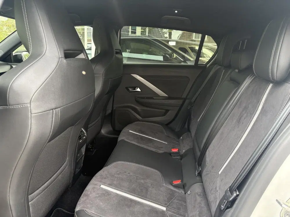 Opel Astra 1.6T 225pk Plug In Hybrid GSe uit 2024, foto 10