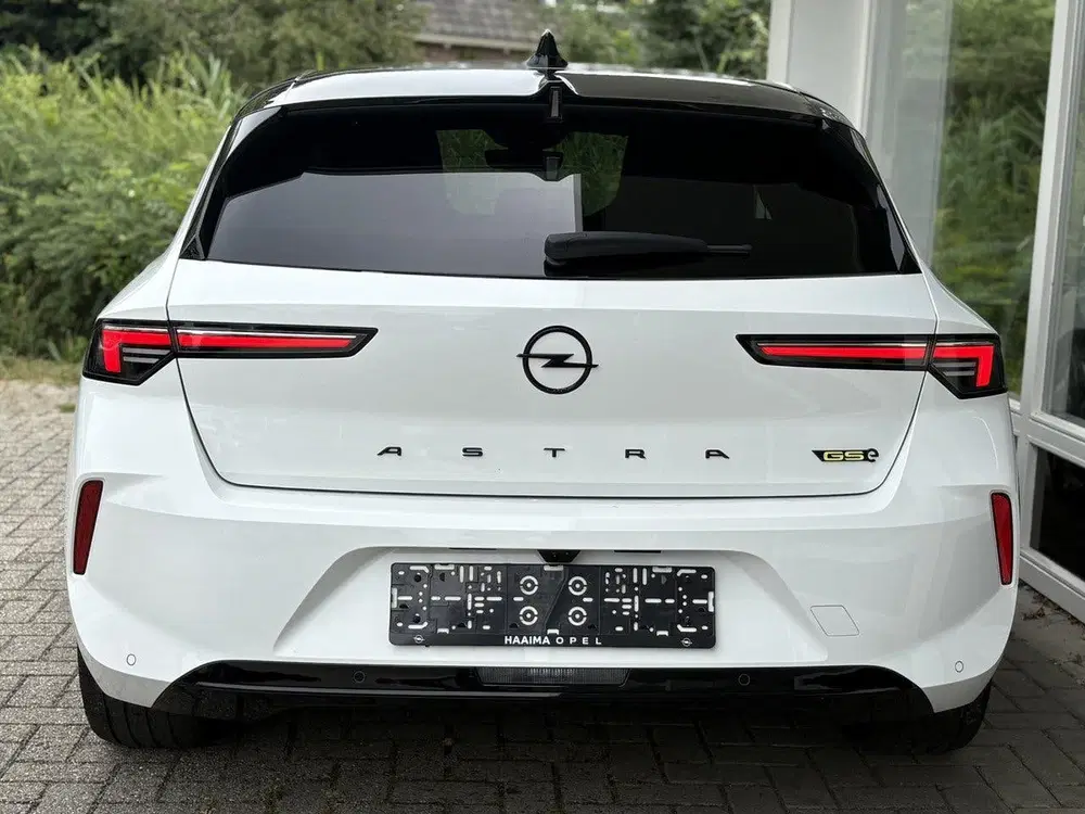Opel Astra 1.6T 225pk Plug In Hybrid GSe uit 2024, foto 4