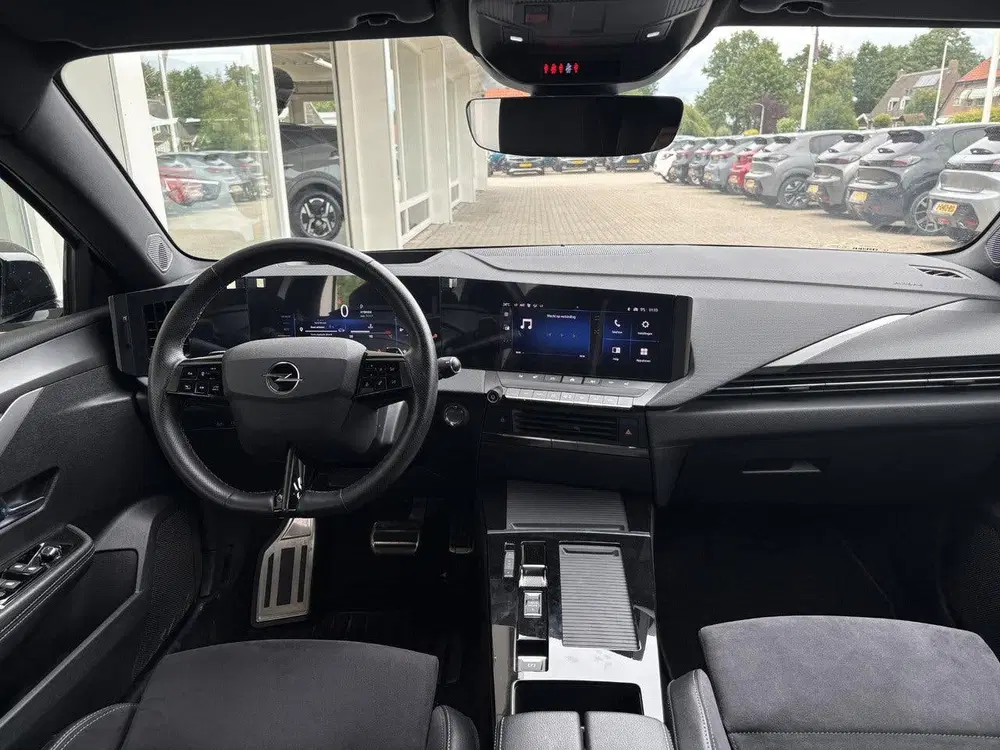 Opel Astra 1.6T 225pk Plug In Hybrid GSe uit 2024, foto 7