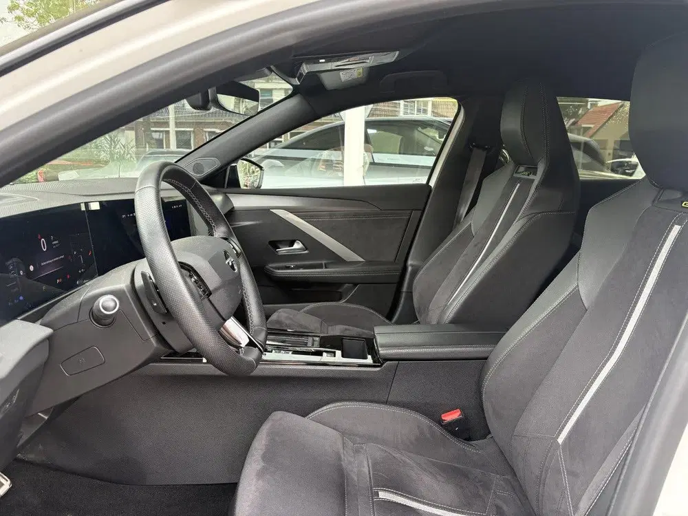 Opel Astra 1.6T 225pk Plug In Hybrid GSe uit 2024, foto 9