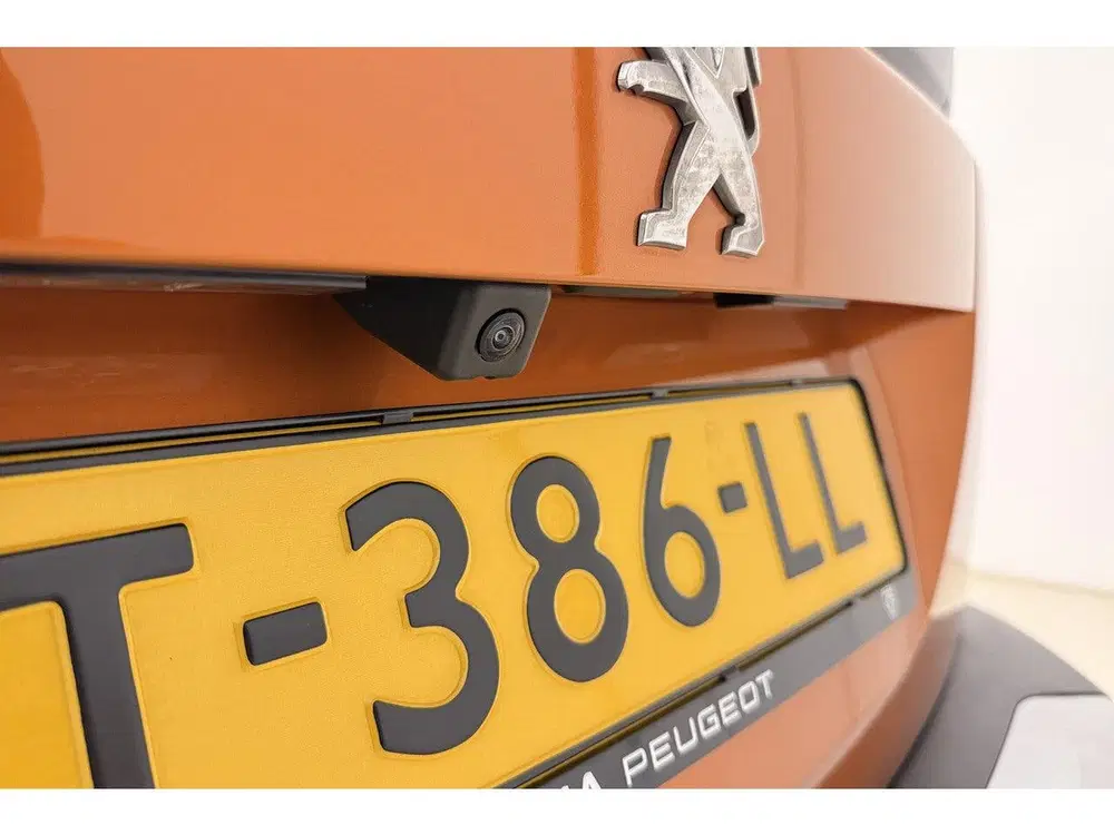 Peugeot 2008 1.2T Allure Pack 130pk uit 2023, foto 10