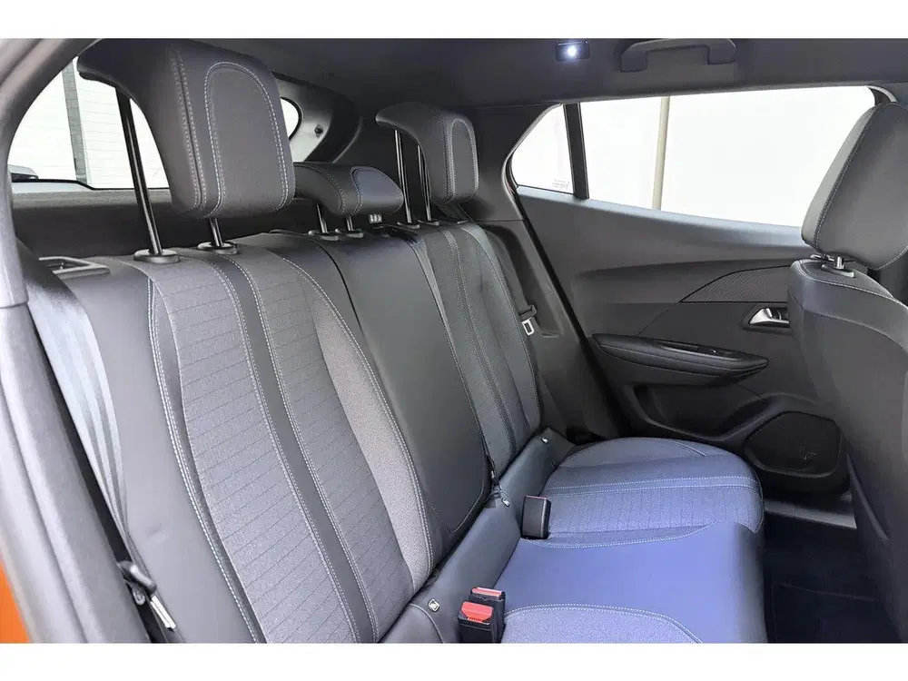 Peugeot 2008 1.2T Allure Pack 130pk uit 2023, foto 14