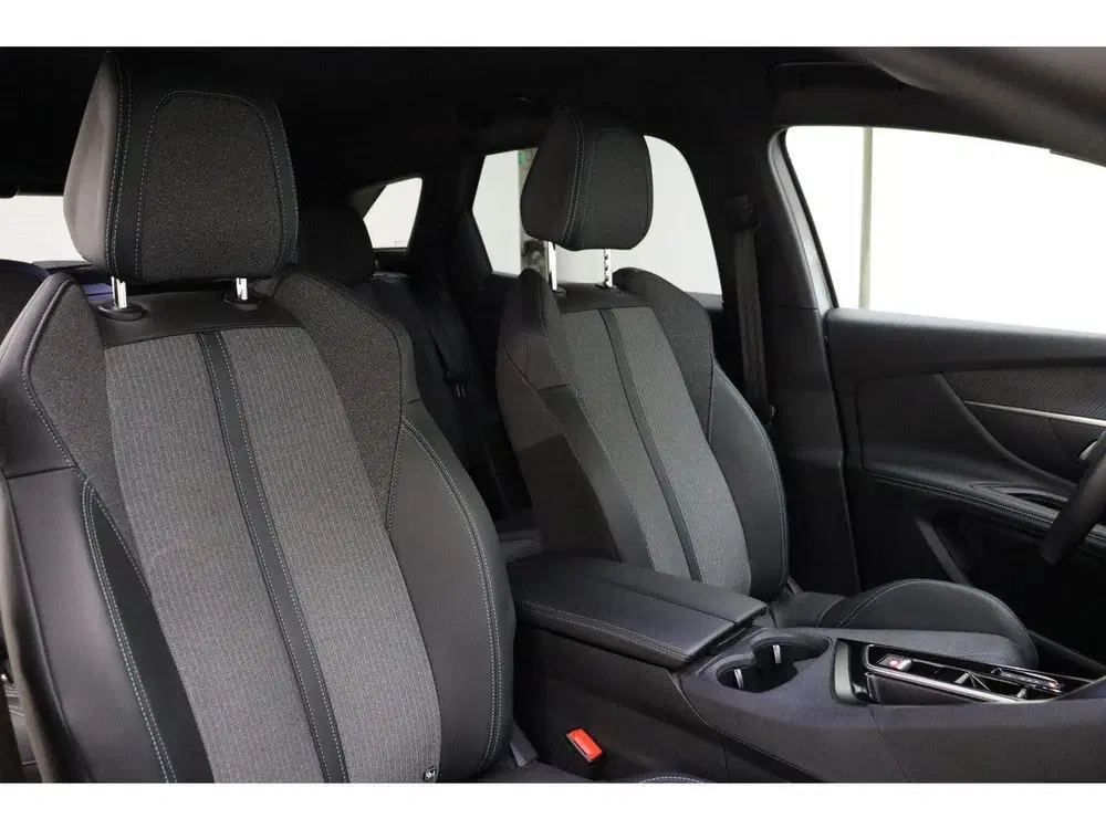 Peugeot 3008 1.6 HYbrid 225 Allure Pack Business uit 2024, foto 13