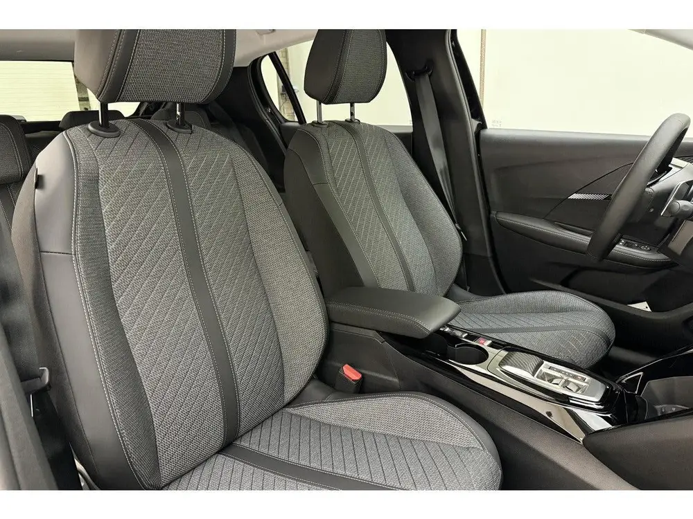 Peugeot 208 1.2 Hybrid 110 e-DCS6 Allure uit 2025, foto 3