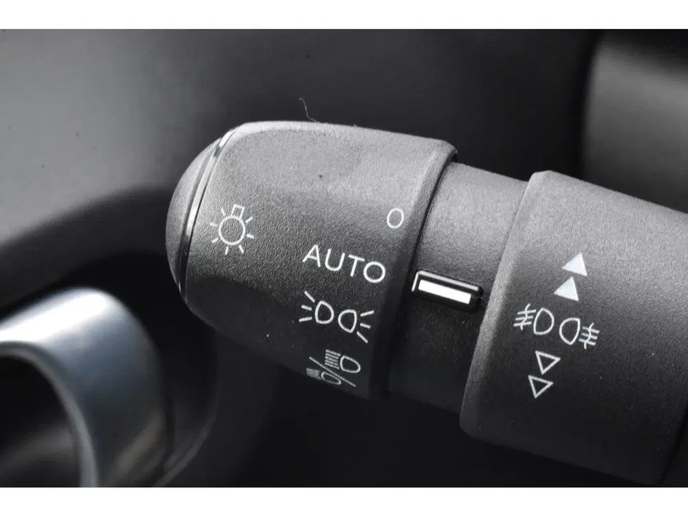 Citroën C3 PureTech 110 EAT6 Shine Automaat uit 2021, foto 16