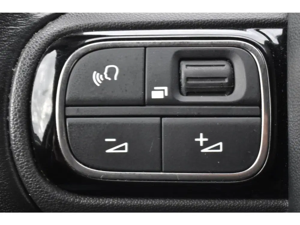 Citroën C3 PureTech 110 EAT6 Shine Automaat uit 2021, foto 17