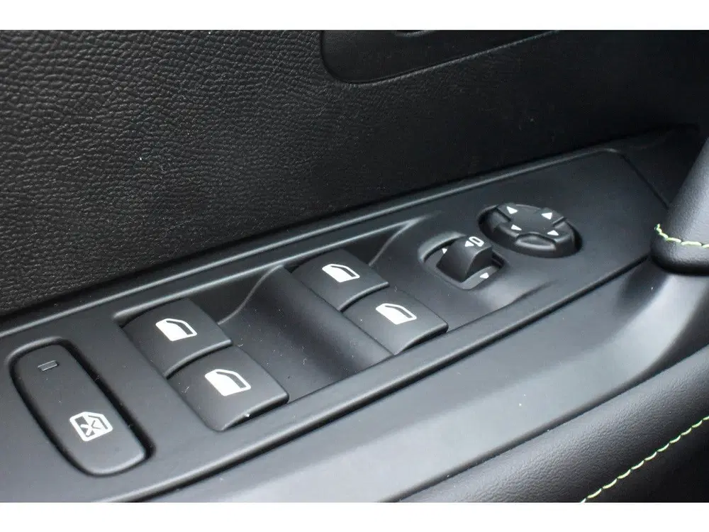 Peugeot 208 Hybrid 110 e-DCS6 GT Navi uit 2026, foto 12