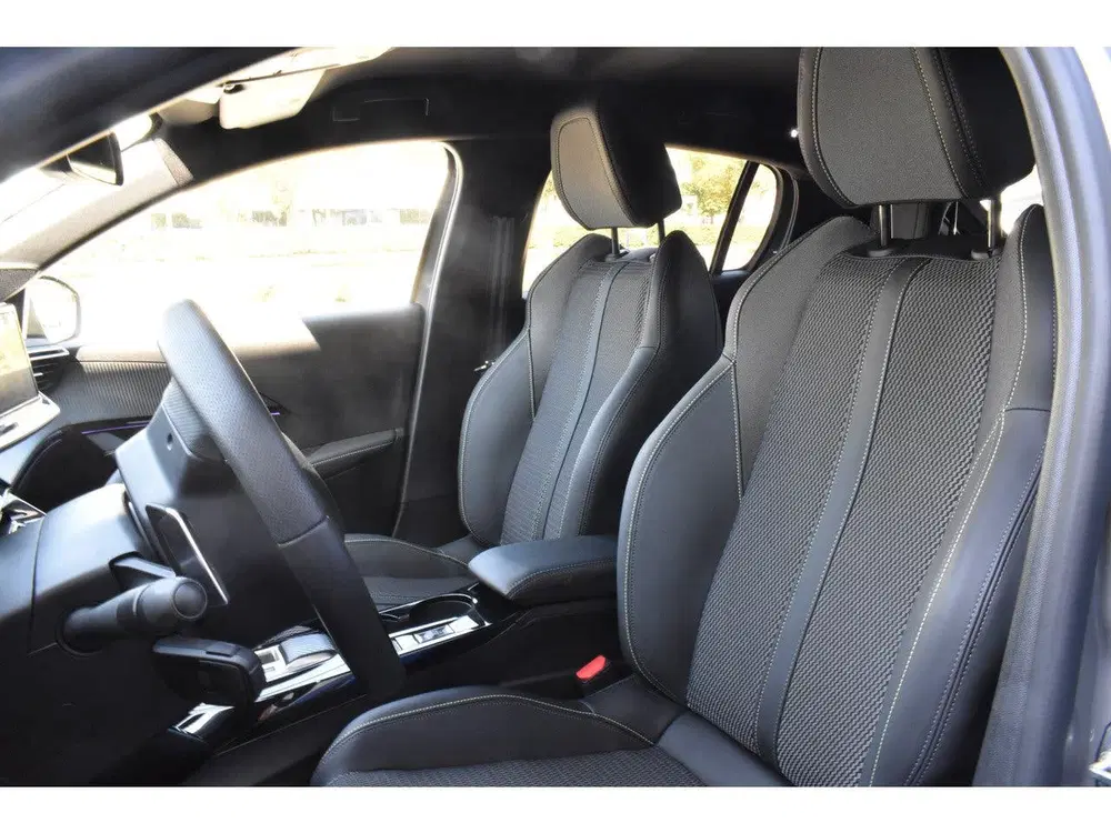 Peugeot 208 Hybrid 110 e-DCS6 GT Navi uit 2026, foto 2