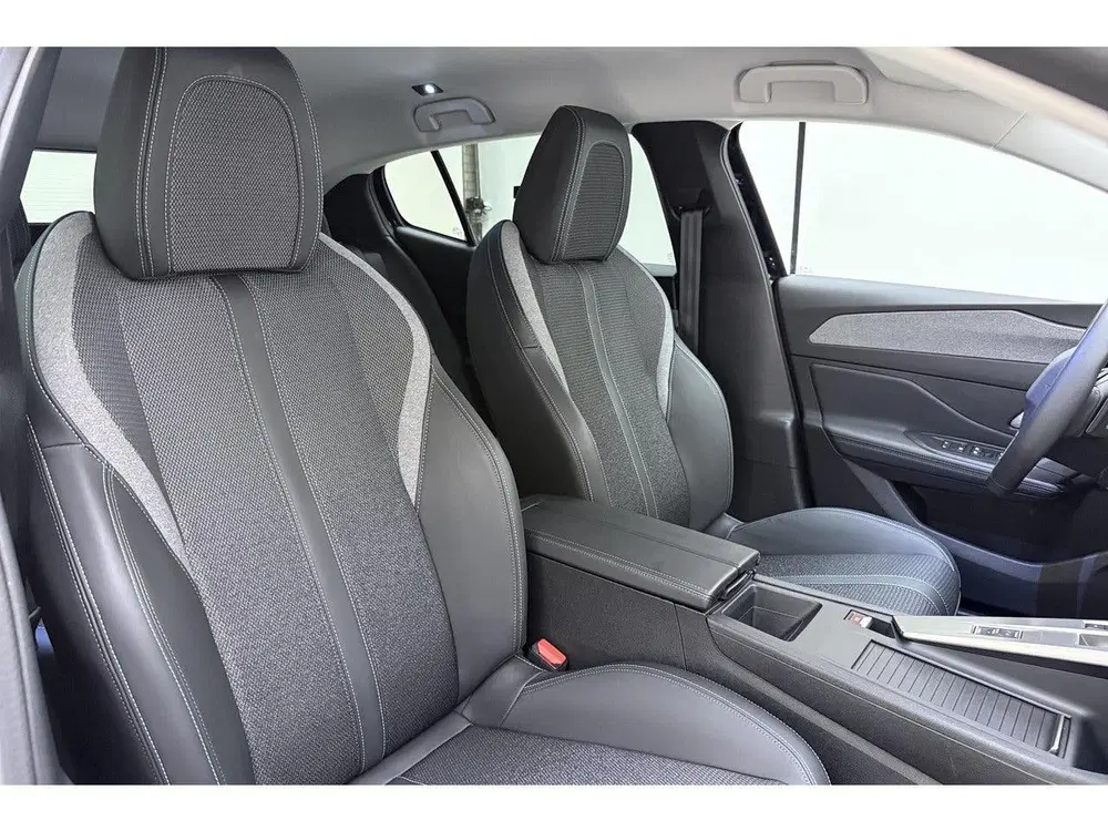 Peugeot 408 1.2 Hybrid 145 e-DCS6 Allure uit 2025, foto 15