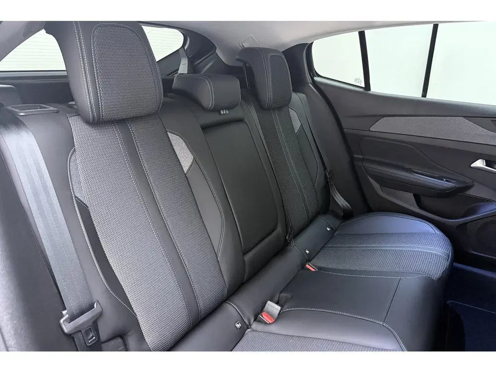 Peugeot 408 1.2 Hybrid 145 e-DCS6 Allure uit 2025, foto 16