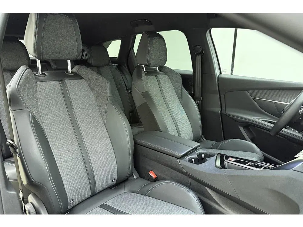 Peugeot 3008 1.6 plug-in Hybrid Allure 180 PK uit 2024, foto 16