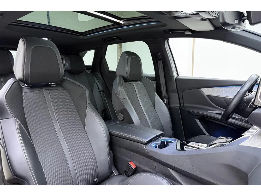 Peugeot 3008 1.6 HYbrid4 300 GT uit 2022, foto 13