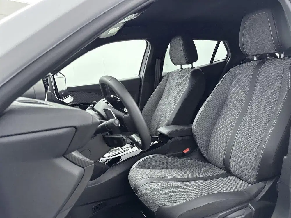 Peugeot 2008 1.2 Hybrid 145 Allure uit 2025, foto 9