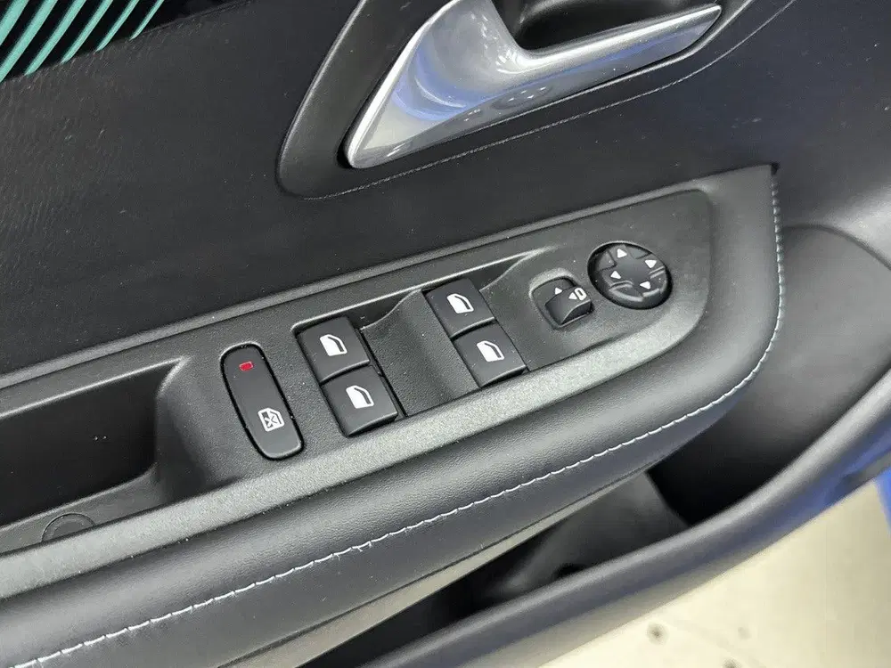 Peugeot 208 1.2 100pk Allure Pack uit 2021, foto 15