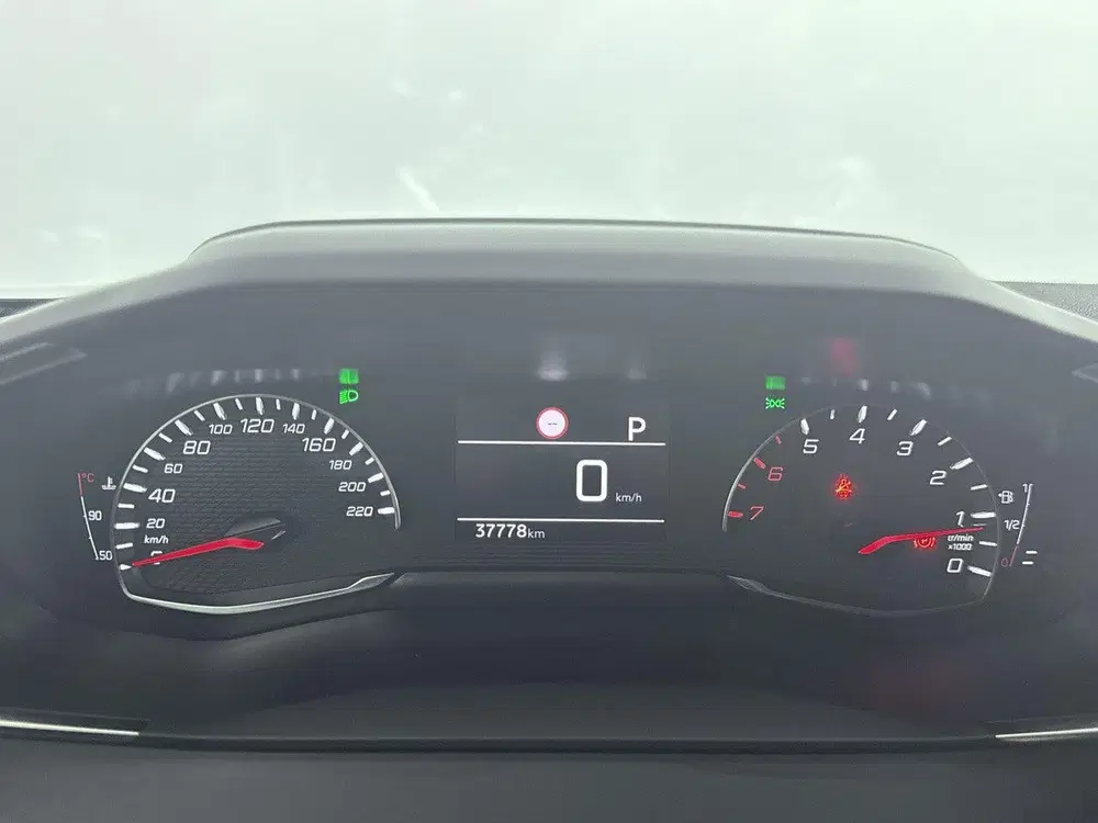 Peugeot 2008 1.2 130pk Allure uit 2022, foto 17