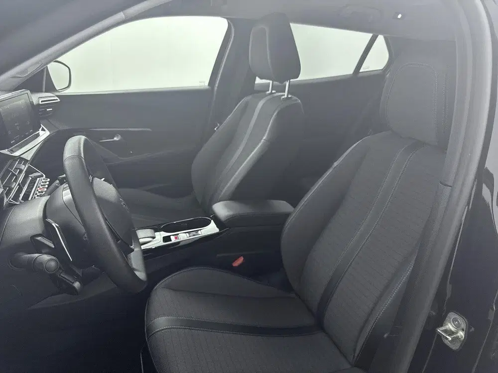 Peugeot 2008 1.2 130pk Allure uit 2022, foto 9