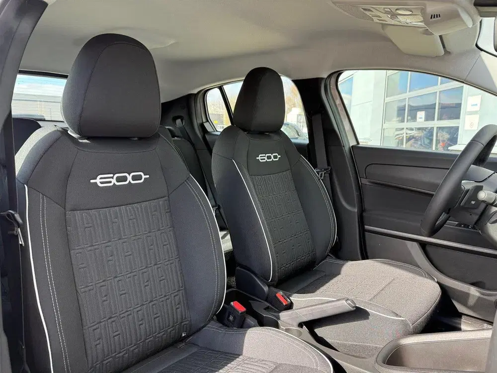 Fiat 600 Hybrid Turbo Charged 110pk Automaat Urban uit 2025, foto 17