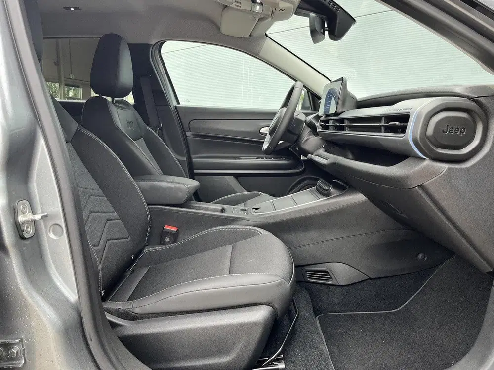 Jeep Avenger Summit 54 kWh uit 2025, foto 10