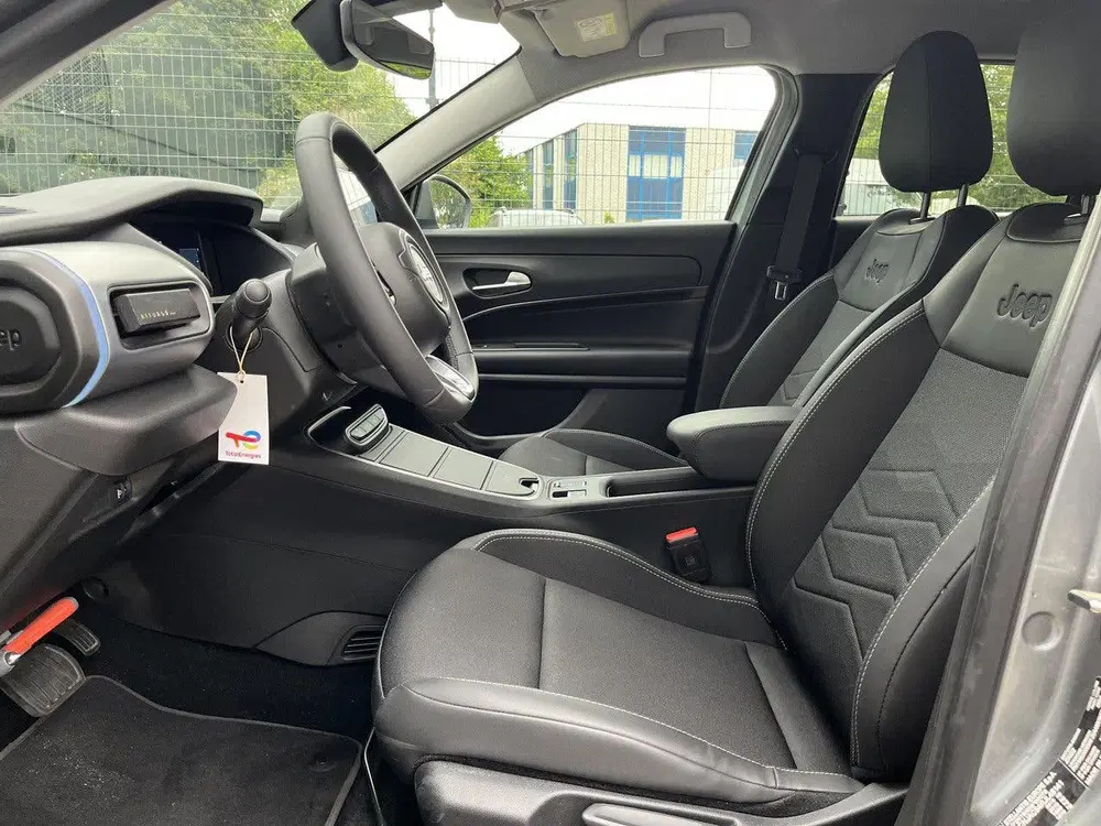 Jeep Avenger Summit 54 kWh uit 2025, foto 11