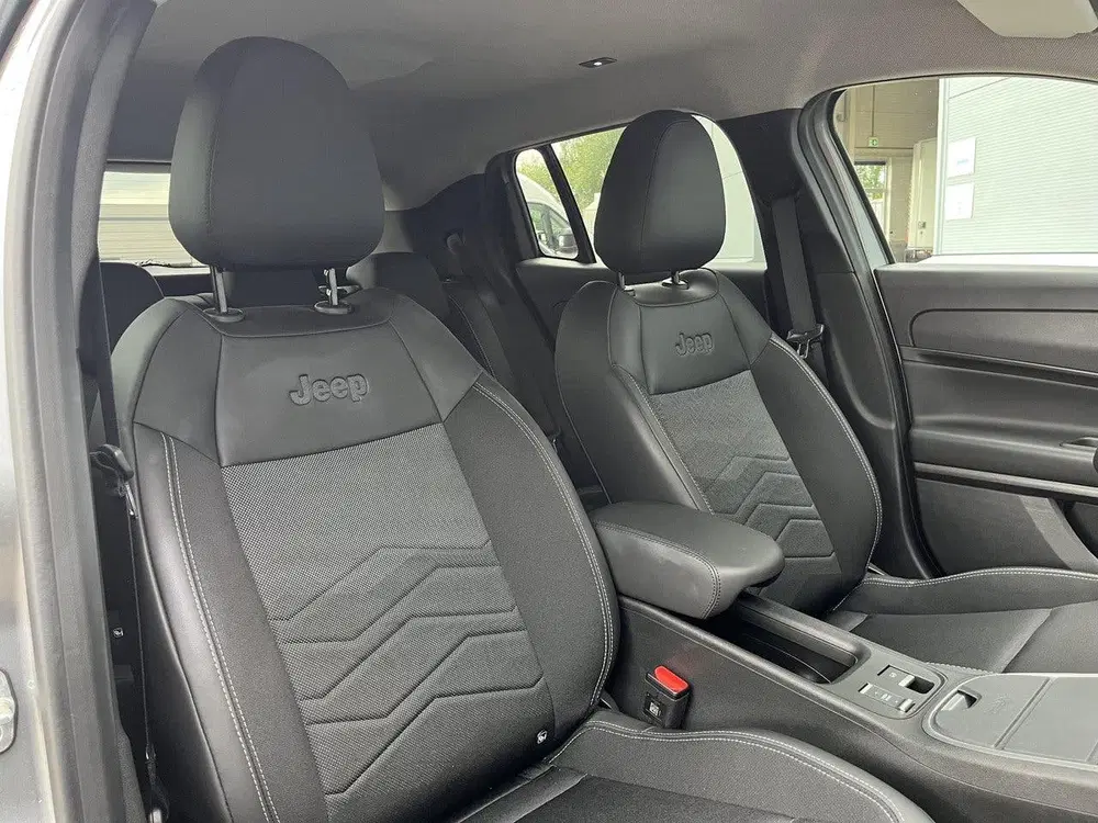 Jeep Avenger Summit 54 kWh uit 2025, foto 9
