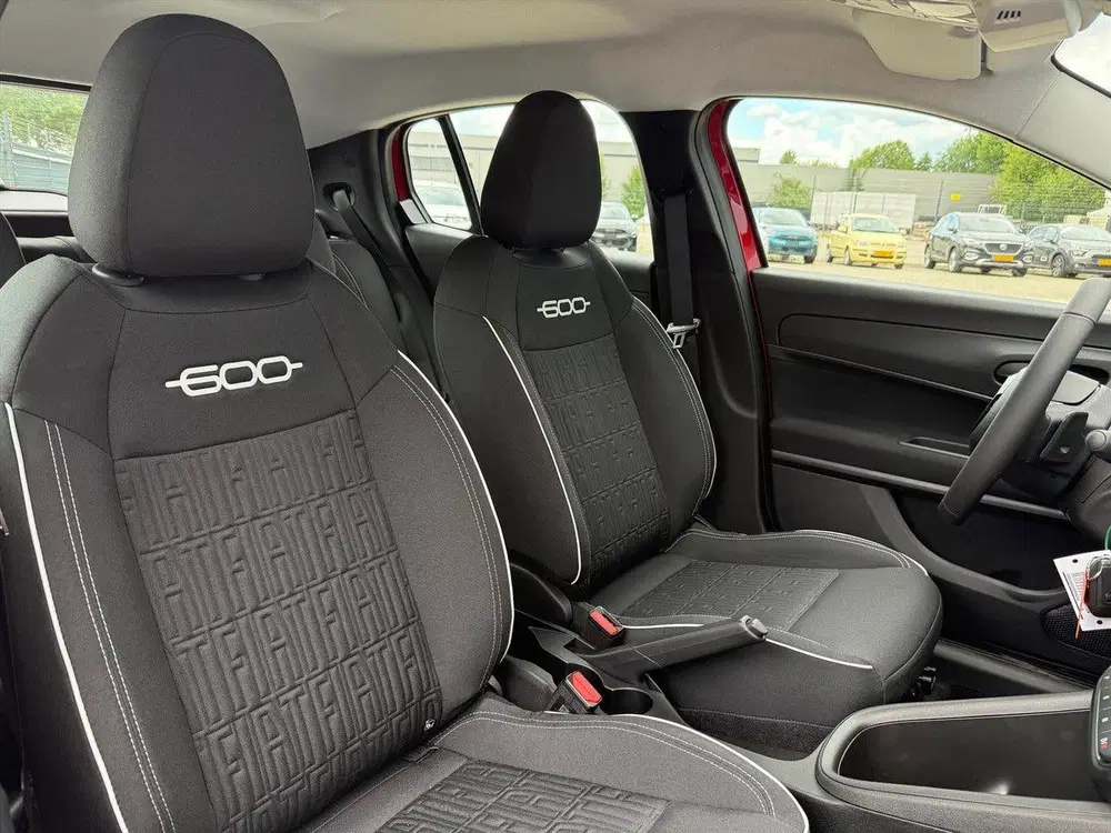 Fiat 600 Hybrid Turbo Charged 110 pk Automaat Pop uit 2026, foto 15