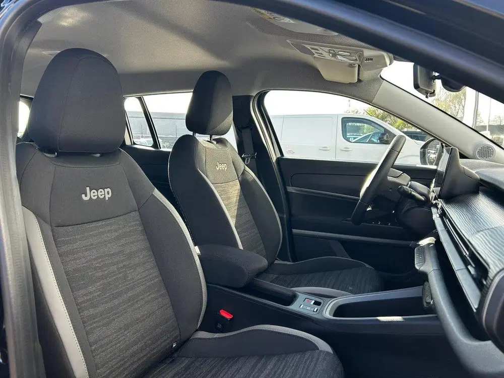 Jeep Avenger Longitude 54 kWh 156pk uit 2025, foto 15