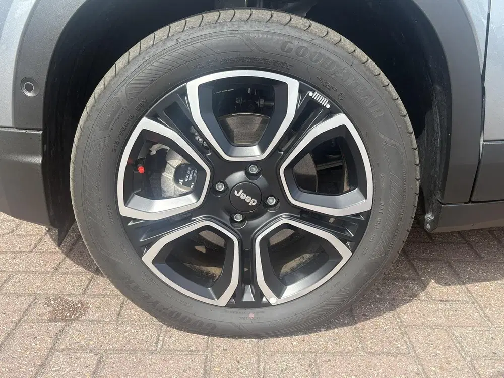 Jeep Avenger Summit 54 kWh uit 2025, foto 10