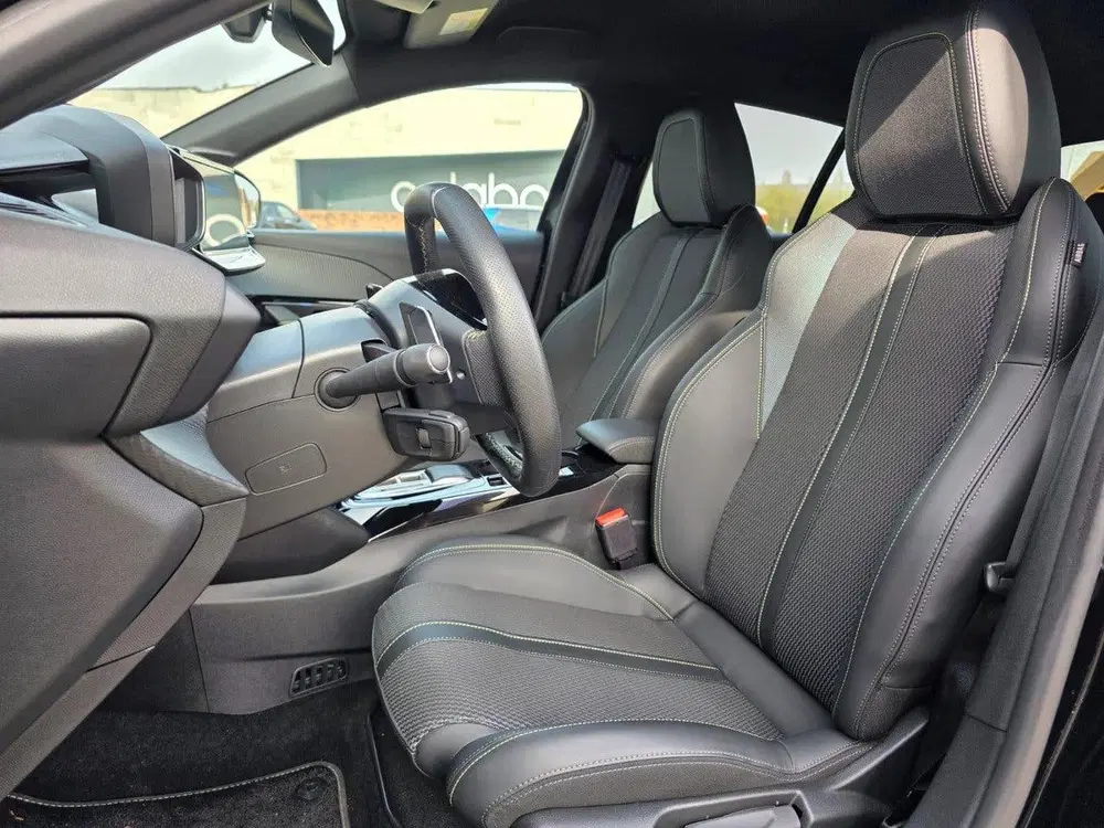 Peugeot 208 Hybrid 100pk GT Automaat uit 2024, foto 7