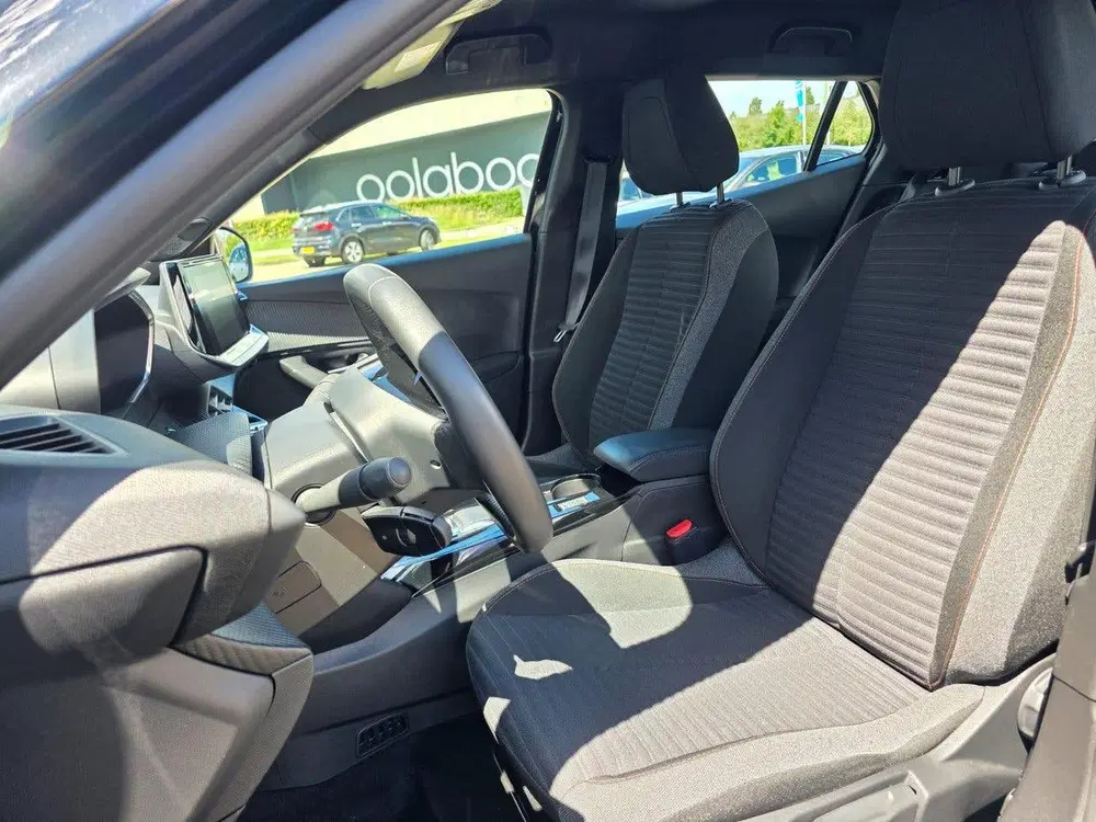 Peugeot 2008 EV Active 50 kWh Carplay uit 2023, foto 7