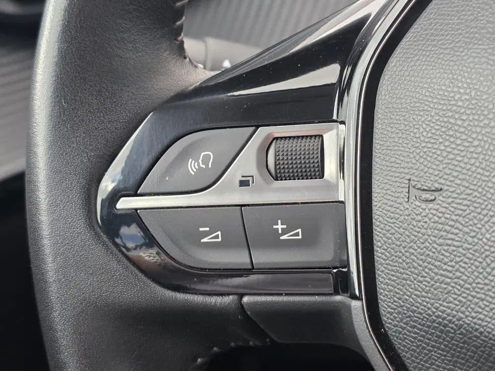 Peugeot 208 100pk Allure Navigatie uit 2021, foto 13