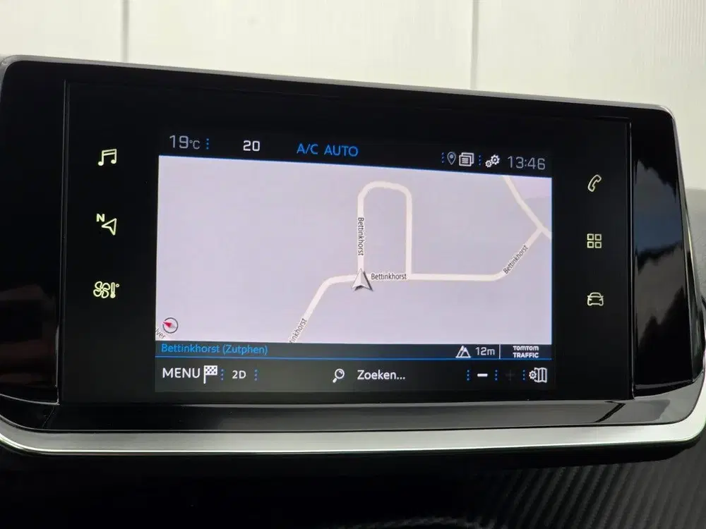 Peugeot 208 100pk Allure Navigatie uit 2021, foto 18