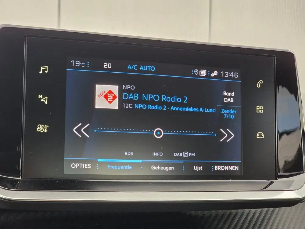 Peugeot 208 100pk Allure Navigatie uit 2021, foto 20
