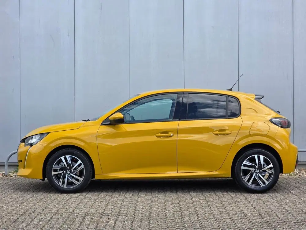Peugeot 208 100pk Allure Navigatie uit 2021, foto 3