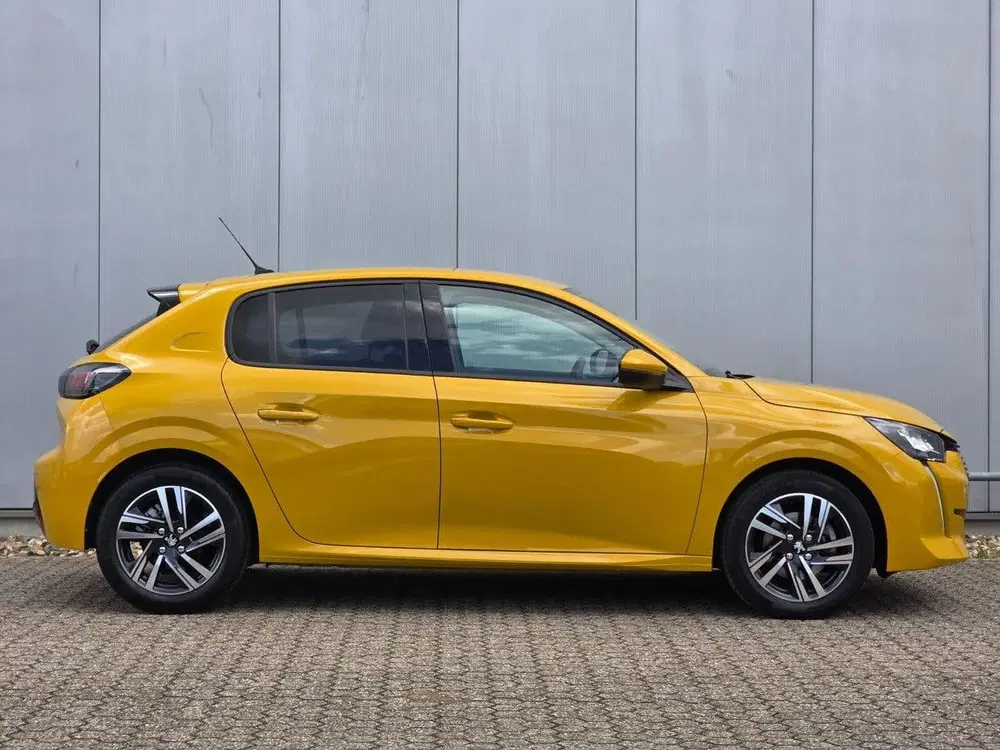 Peugeot 208 100pk Allure Navigatie uit 2021, foto 4
