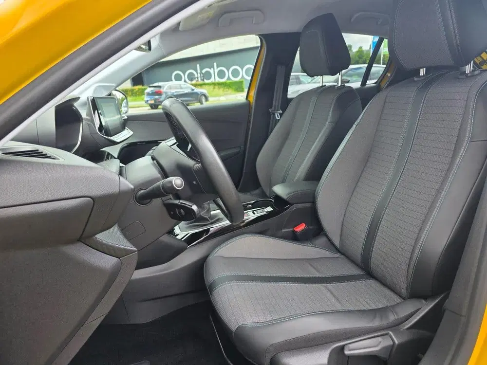 Peugeot 208 100pk Allure Navigatie uit 2021, foto 7